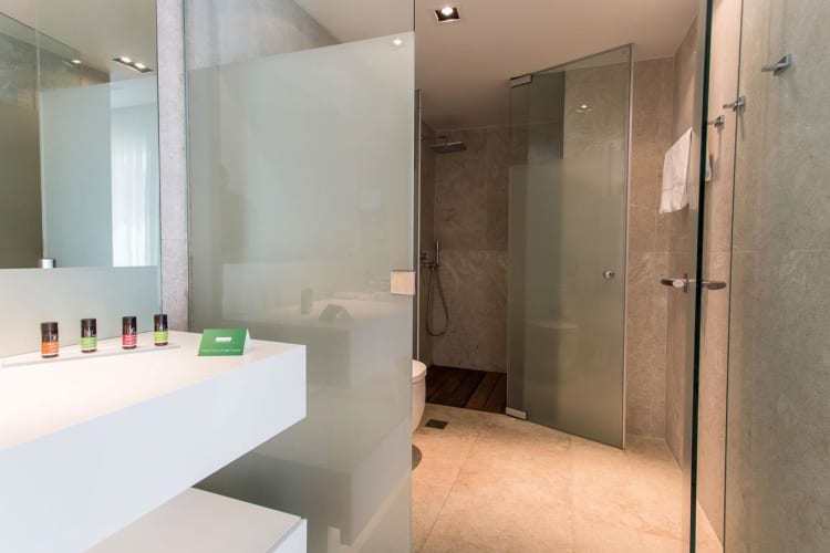 Aegean Suite bathroom